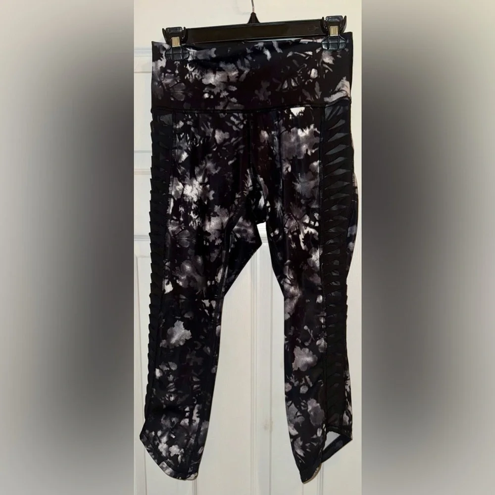 Lululemon Grey and Black Activewear Leggings Pants with Mesh Ruching Size 6